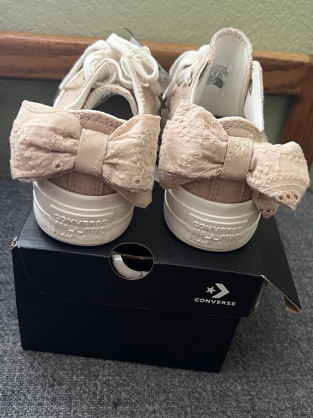 NEW Women’s Converse Chuck Taylor All Star Lift Low Bows A10246C Platform Shoes - Picture 16 of 16